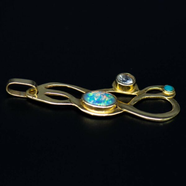 Bespoke gold and opal pendant side