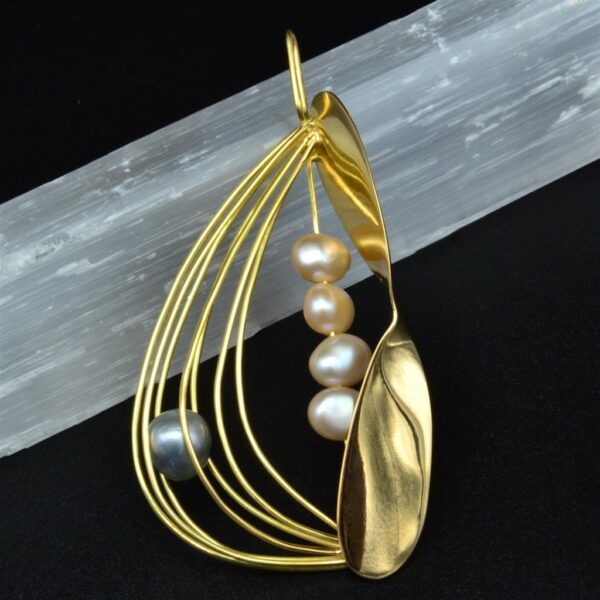 Gold & pearl aviation sailing pendant