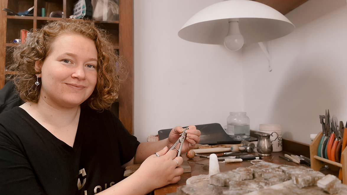 Tara Lois working with bespoke designer jewellery