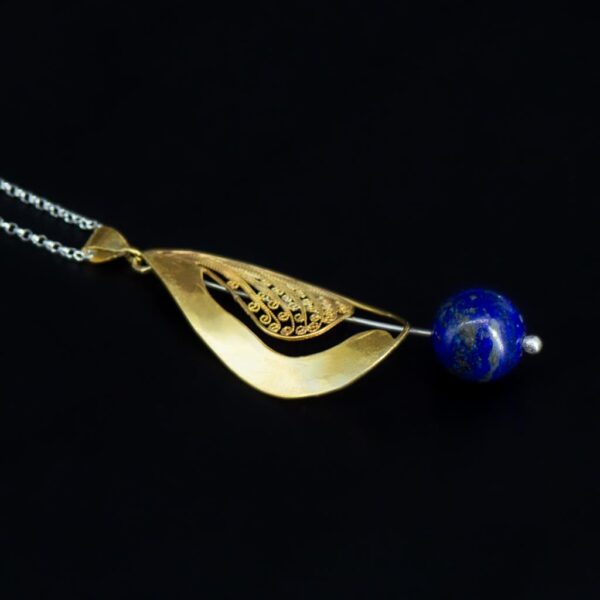 Sailing jewellery largest gold pendant with lapis lazulai side 1