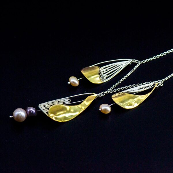 Sailing jewellery necklace with 3 sails side